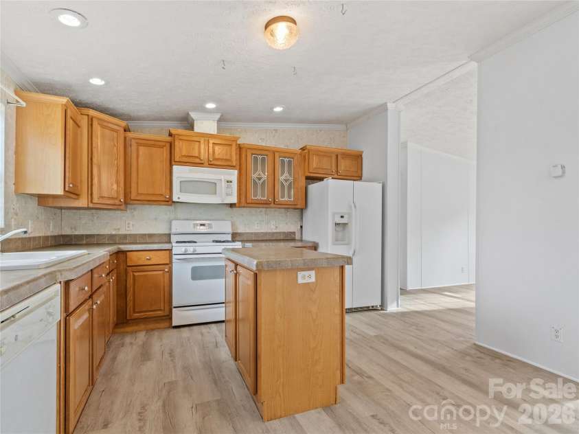 238 Cherry Hollow, Burnsville, NC 28714.  MLS# CAR4327901, YatesRealty ID 6698. Kitchen