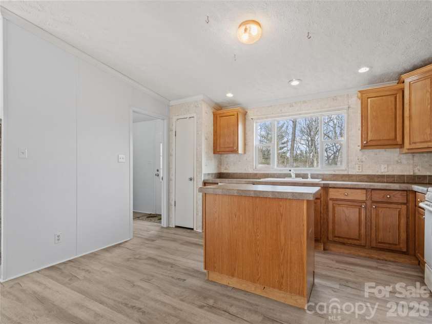 238 Cherry Hollow, Burnsville, NC 28714.  MLS# CAR4327901, YatesRealty ID 6698. Kitchen