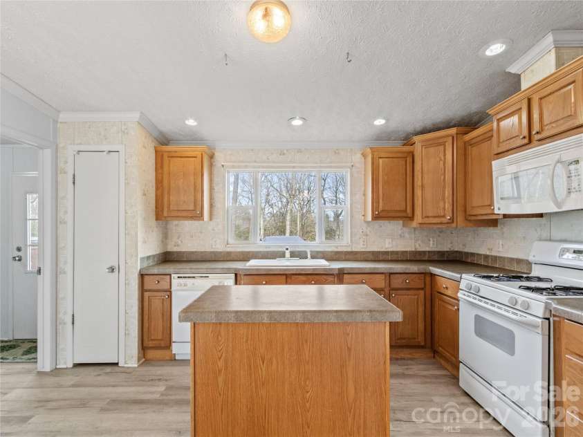 238 Cherry Hollow, Burnsville, NC 28714.  MLS# CAR4327901, YatesRealty ID 6698. Kitchen