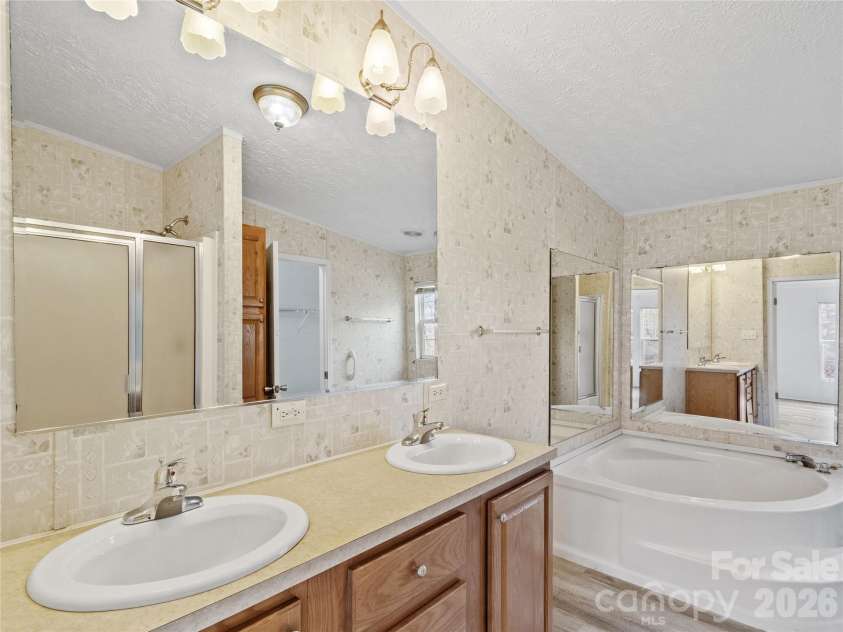 238 Cherry Hollow, Burnsville, NC 28714.  MLS# CAR4327901, YatesRealty ID 6698. Primary bathroom