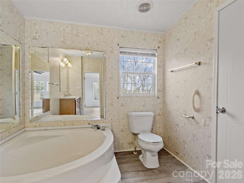 238 Cherry Hollow, Burnsville, NC 28714.  MLS# CAR4327901, YatesRealty ID 6698. Primary bathroom