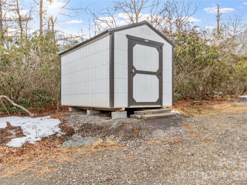 238 Cherry Hollow, Burnsville, NC 28714.  MLS# CAR4327901, YatesRealty ID 6698. Storage shed