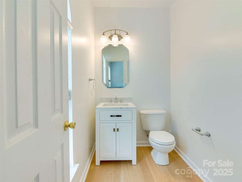 5430 Dockery Drive, Charlotte, NC 28209.  MLS# CAR4242207, YatesRealty ID 6698. 