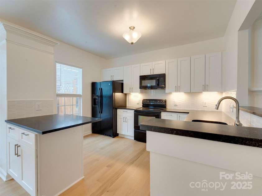 5430 Dockery Drive, Charlotte, NC 28209.  MLS# CAR4242207, YatesRealty ID 6698. 
