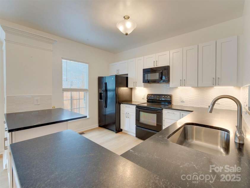 5430 Dockery Drive, Charlotte, NC 28209.  MLS# CAR4242207, YatesRealty ID 6698. 