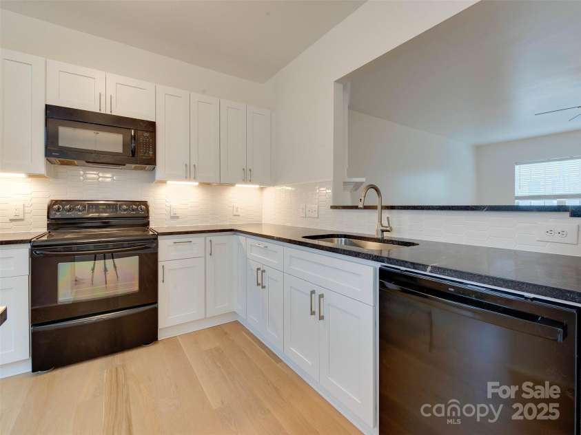 5430 Dockery Drive, Charlotte, NC 28209.  MLS# CAR4242207, YatesRealty ID 6698. 