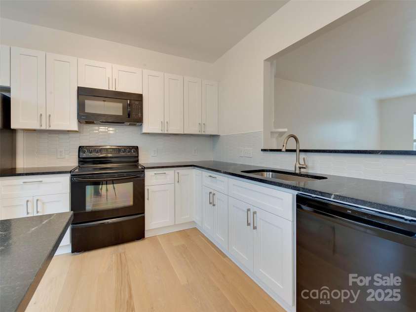 5430 Dockery Drive, Charlotte, NC 28209.  MLS# CAR4242207, YatesRealty ID 6698. 