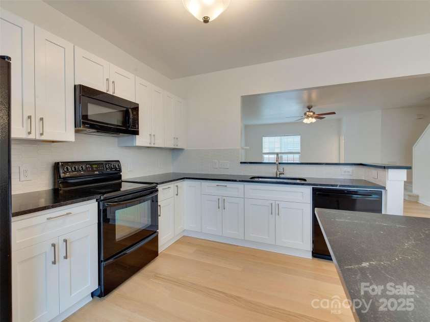 5430 Dockery Drive, Charlotte, NC 28209.  MLS# CAR4242207, YatesRealty ID 6698. 