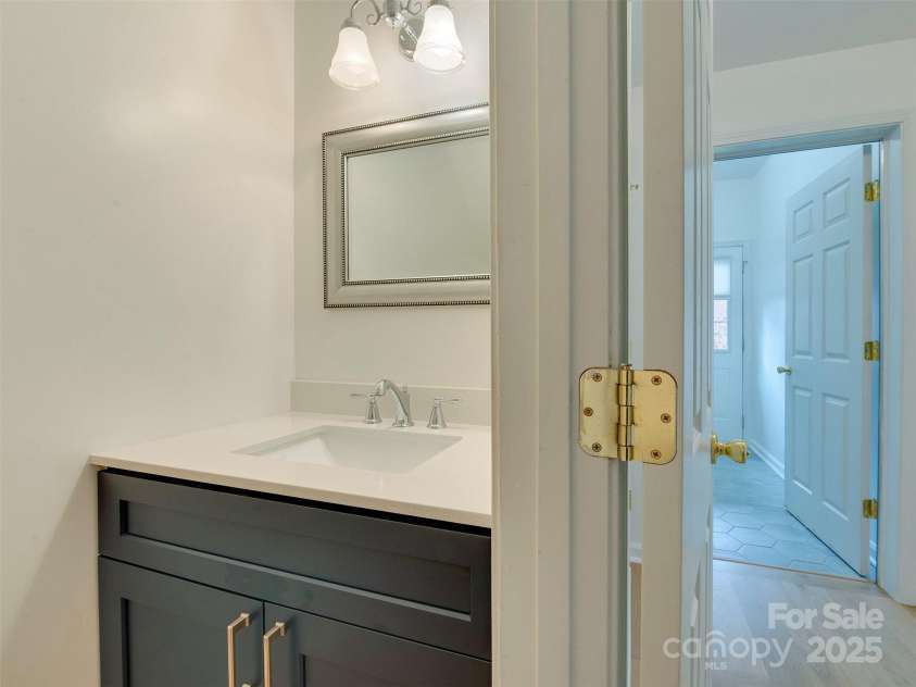 5430 Dockery Drive, Charlotte, NC 28209.  MLS# CAR4242207, YatesRealty ID 6698. 