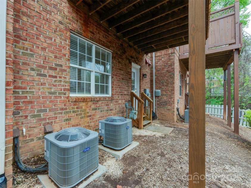 5430 Dockery Drive, Charlotte, NC 28209.  MLS# CAR4242207, YatesRealty ID 6698. 