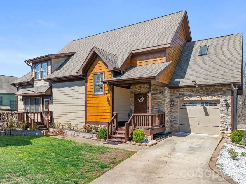 11 Trevors Trail, Asheville, NC 28806.  MLS# CAR4357400, YatesRealty ID 6699. 