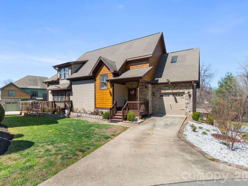 11 Trevors Trail, Asheville, NC 28806.  MLS# CAR4357400, YatesRealty ID 6699. 