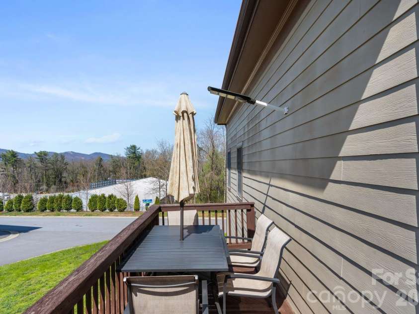 11 Trevors Trail, Asheville, NC 28806.  MLS# CAR4357400, YatesRealty ID 6699. 