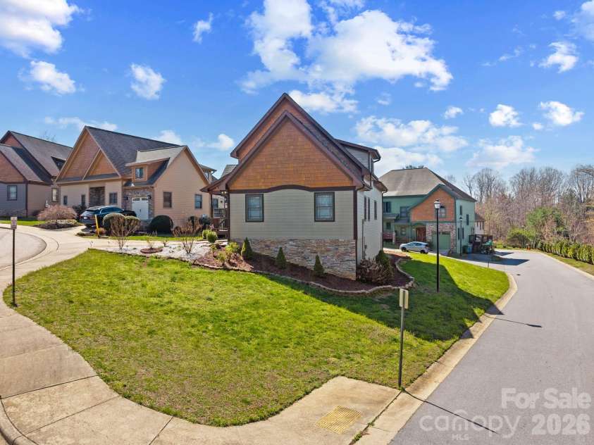 11 Trevors Trail, Asheville, NC 28806.  MLS# CAR4357400, YatesRealty ID 6699. 