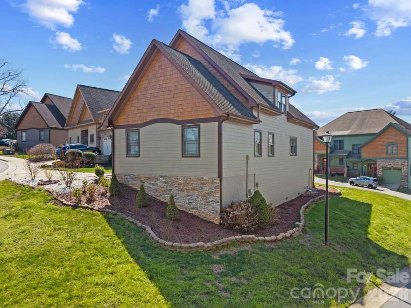 11 Trevors Trail, Asheville, NC 28806.  MLS# CAR4357400, YatesRealty ID 6699. 