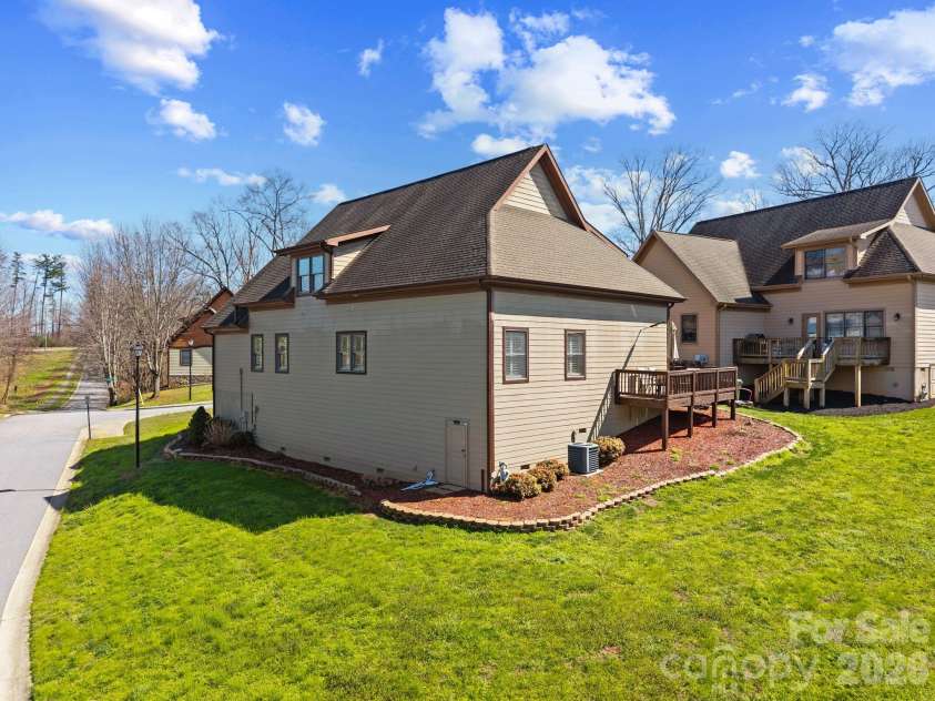 11 Trevors Trail, Asheville, NC 28806.  MLS# CAR4357400, YatesRealty ID 6699. 