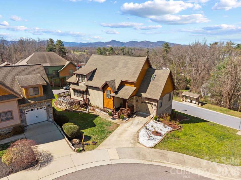 11 Trevors Trail, Asheville, NC 28806.  MLS# CAR4357400, YatesRealty ID 6699. 