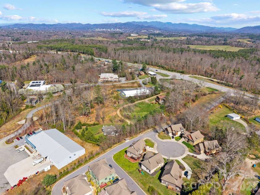 11 Trevors Trail, Asheville, NC 28806.  MLS# CAR4357400, YatesRealty ID 6699. 