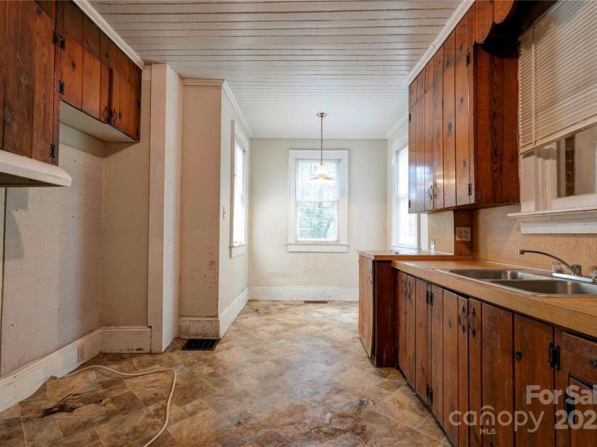 1521 Kings Road, Shelby, NC 28150.  MLS# CAR4302881, YatesRealty ID 67. 