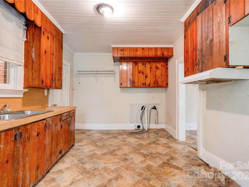 1521 Kings Road, Shelby, NC 28150.  MLS# CAR4302881, YatesRealty ID 67. 