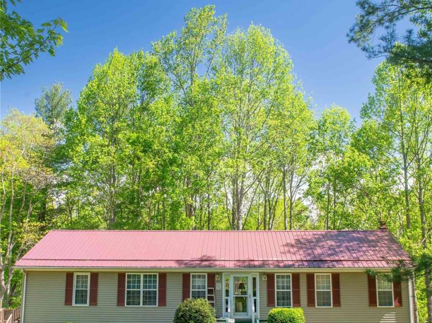 120 Powderhorn Drive, Burnsville, NC 28714.  MLS# CAR4258833, YatesRealty ID 670. 