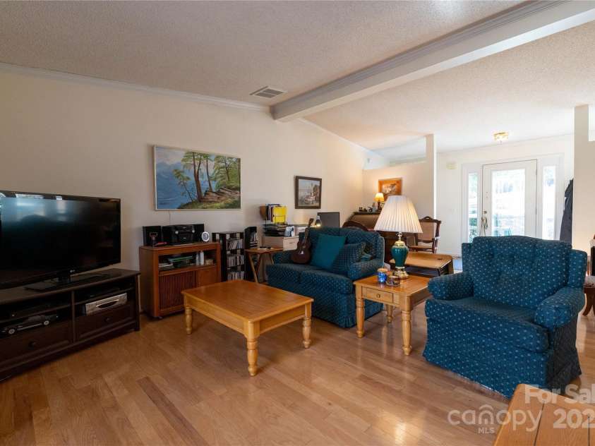 120 Powderhorn Drive, Burnsville, NC 28714.  MLS# CAR4258833, YatesRealty ID 670. 