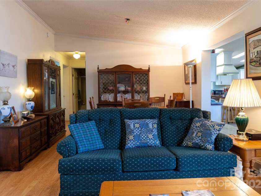 120 Powderhorn Drive, Burnsville, NC 28714.  MLS# CAR4258833, YatesRealty ID 670. 