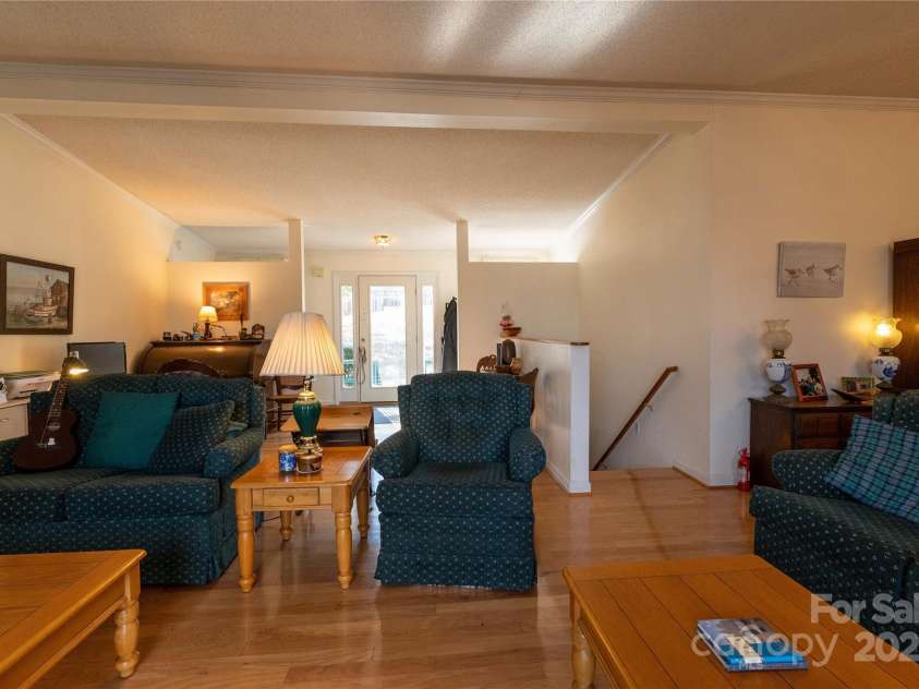 120 Powderhorn Drive, Burnsville, NC 28714.  MLS# CAR4258833, YatesRealty ID 670. 