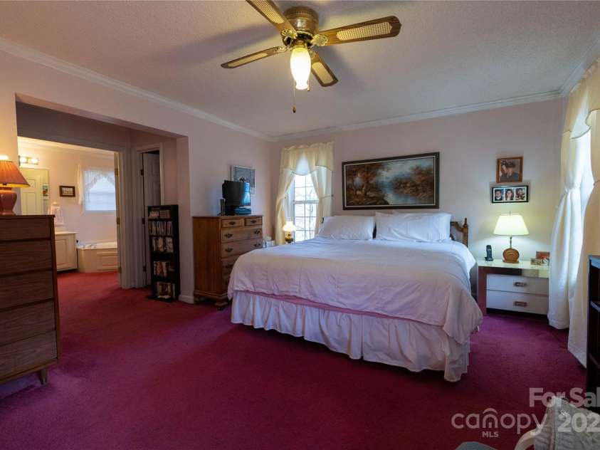 120 Powderhorn Drive, Burnsville, NC 28714.  MLS# CAR4258833, YatesRealty ID 670. 