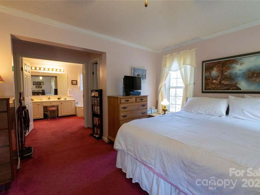 120 Powderhorn Drive, Burnsville, NC 28714.  MLS# CAR4258833, YatesRealty ID 670. 