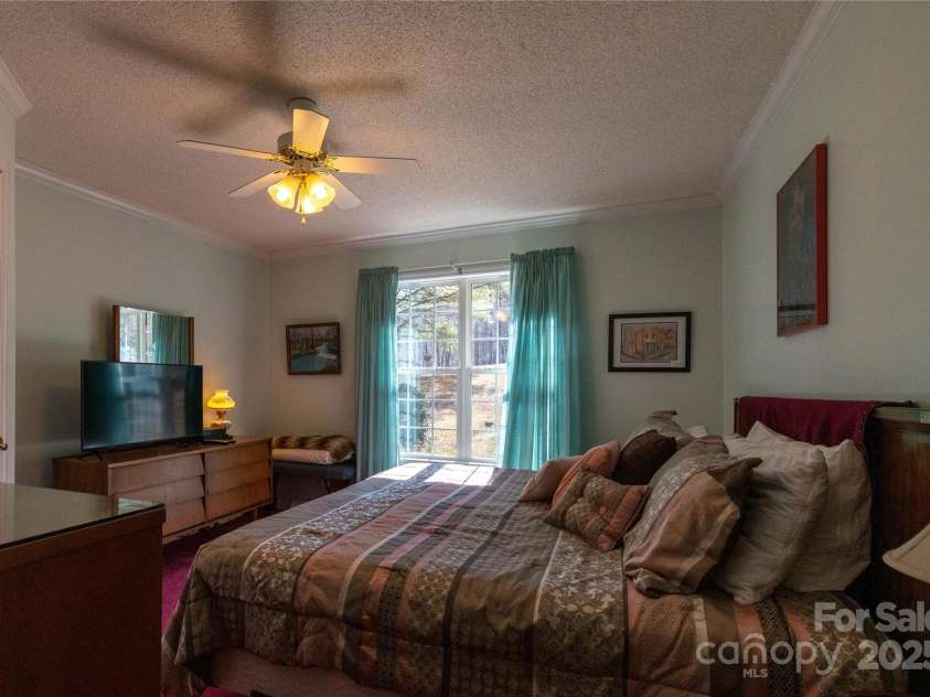 120 Powderhorn Drive, Burnsville, NC 28714.  MLS# CAR4258833, YatesRealty ID 670. 