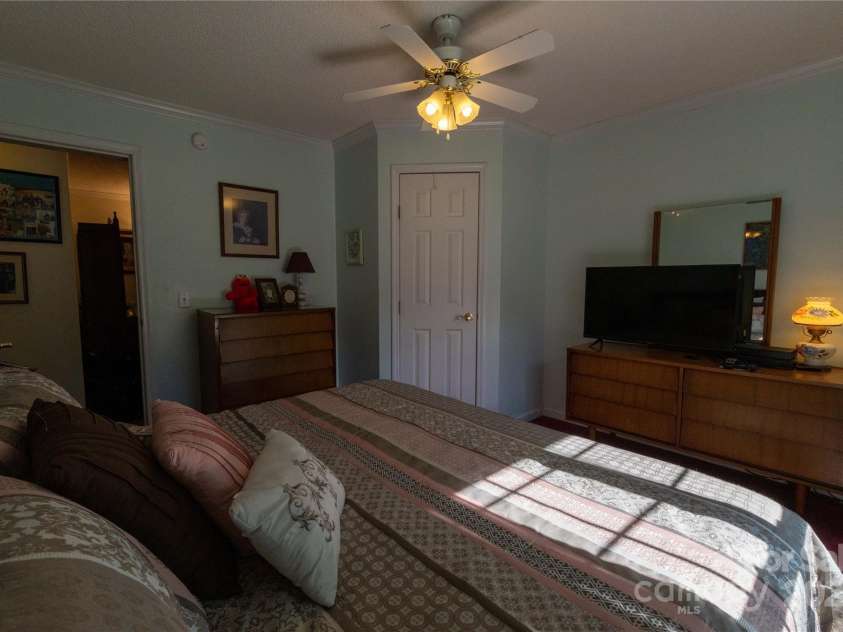 120 Powderhorn Drive, Burnsville, NC 28714.  MLS# CAR4258833, YatesRealty ID 670. 