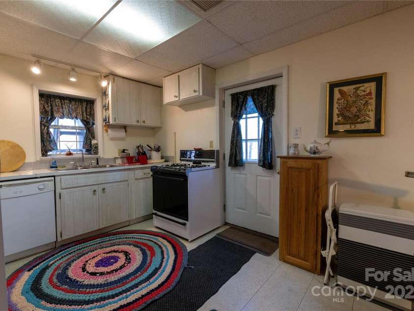 120 Powderhorn Drive, Burnsville, NC 28714.  MLS# CAR4258833, YatesRealty ID 670. 