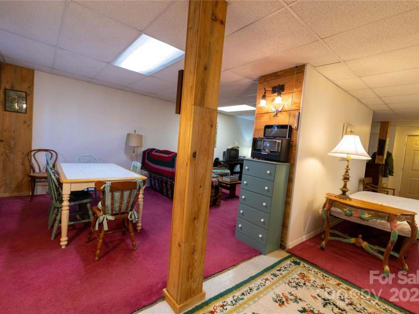 120 Powderhorn Drive, Burnsville, NC 28714.  MLS# CAR4258833, YatesRealty ID 670. 