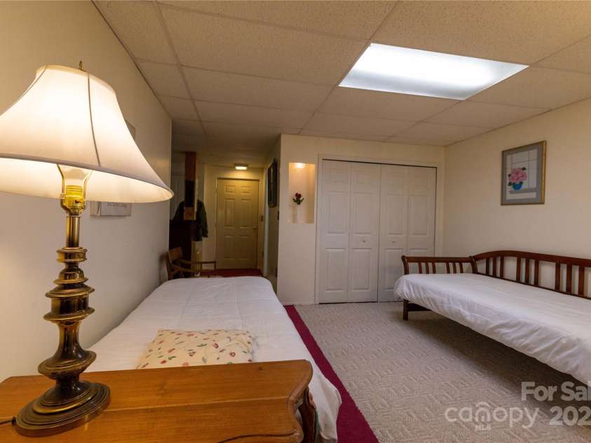 120 Powderhorn Drive, Burnsville, NC 28714.  MLS# CAR4258833, YatesRealty ID 670. 