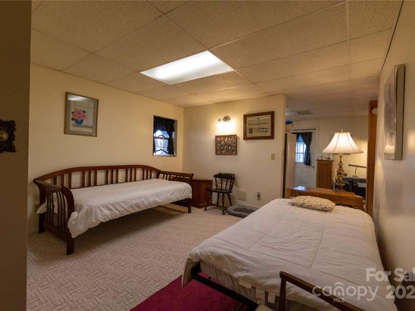 120 Powderhorn Drive, Burnsville, NC 28714.  MLS# CAR4258833, YatesRealty ID 670. 