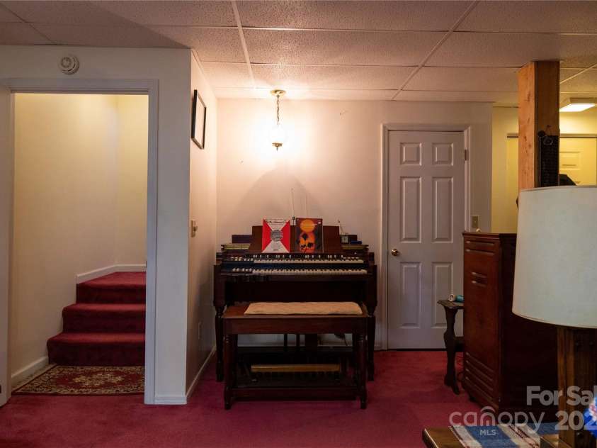 120 Powderhorn Drive, Burnsville, NC 28714.  MLS# CAR4258833, YatesRealty ID 670. 