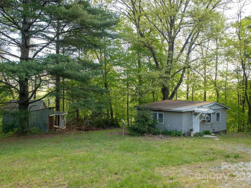 120 Powderhorn Drive, Burnsville, NC 28714.  MLS# CAR4258833, YatesRealty ID 670. 