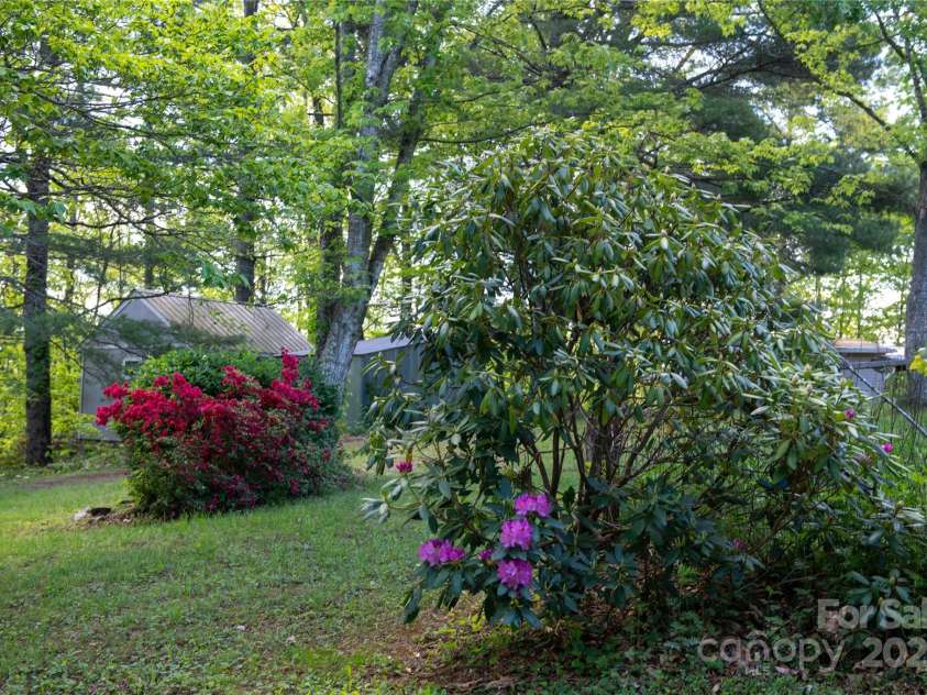 120 Powderhorn Drive, Burnsville, NC 28714.  MLS# CAR4258833, YatesRealty ID 670. 