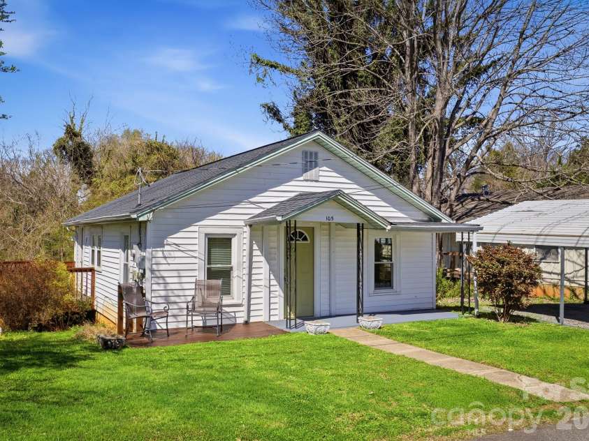 105 Moses Street, Morganton, NC 28655.  MLS# CAR4358523, YatesRealty ID 6700. 