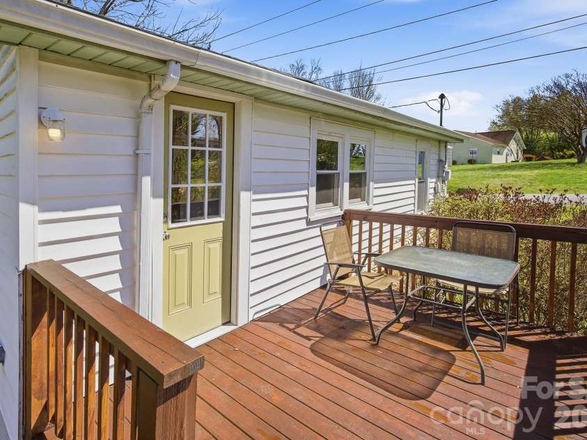 105 Moses Street, Morganton, NC 28655.  MLS# CAR4358523, YatesRealty ID 6700. 