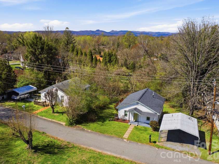 105 Moses Street, Morganton, NC 28655.  MLS# CAR4358523, YatesRealty ID 6700. 
