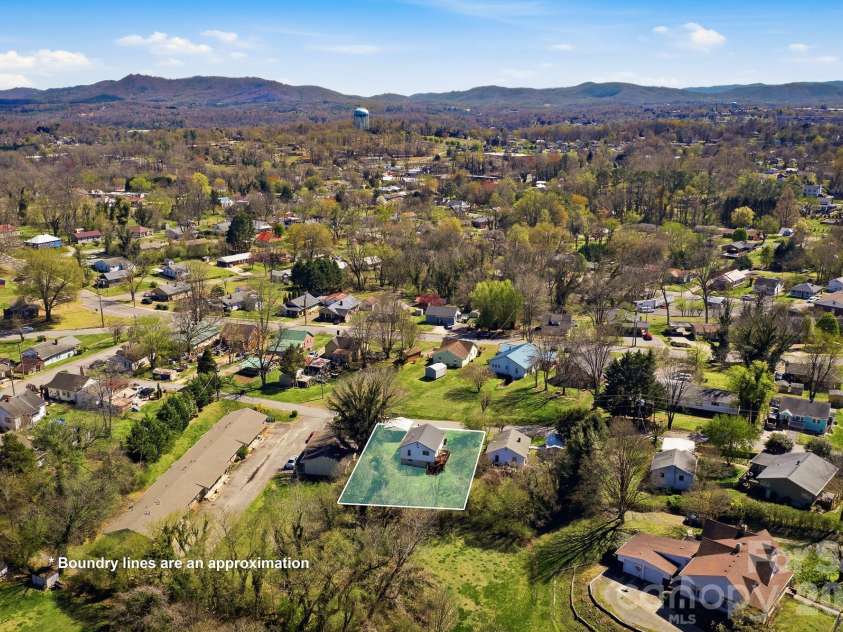 105 Moses Street, Morganton, NC 28655.  MLS# CAR4358523, YatesRealty ID 6700. 