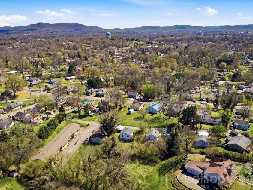 105 Moses Street, Morganton, NC 28655.  MLS# CAR4358523, YatesRealty ID 6700. 