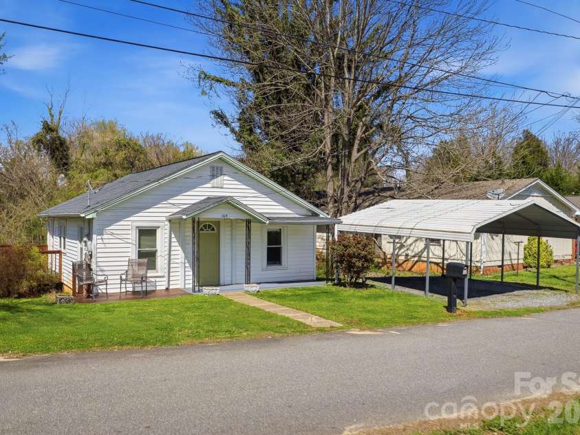 105 Moses Street, Morganton, NC 28655.  MLS# CAR4358523, YatesRealty ID 6700. 