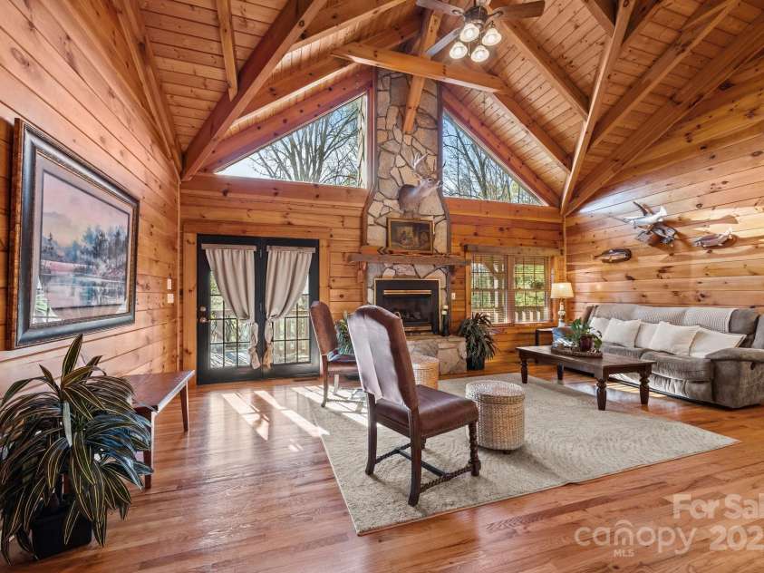 4710 US 441 Highway, Sylva, NC 28779.  MLS# CAR4247996, YatesRealty ID 6700. Great Room/Cathedral Ceiling