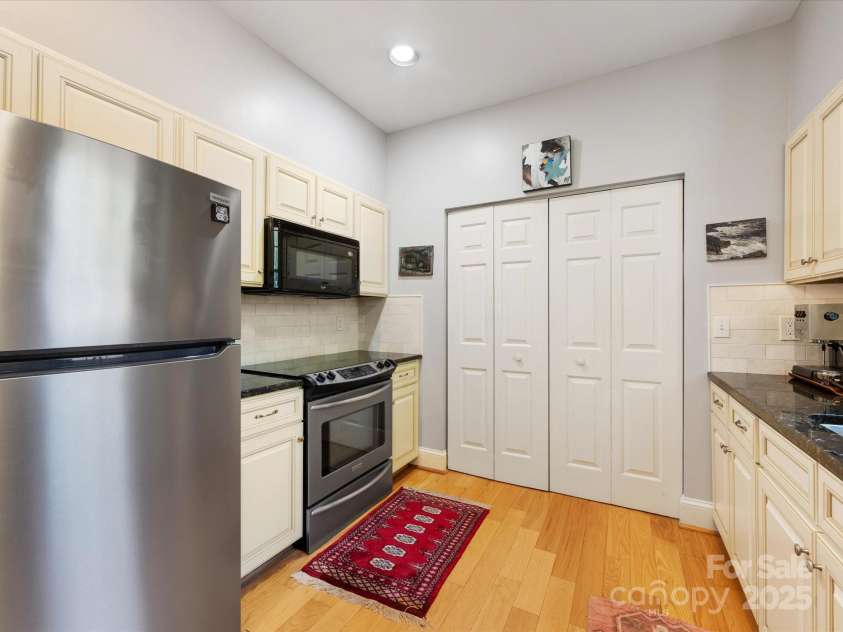 2310 Roswell Avenue, Charlotte, NC 28207.  MLS# CAR4237358, YatesRealty ID 6701. 