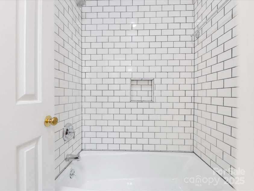 2310 Roswell Avenue, Charlotte, NC 28207.  MLS# CAR4237358, YatesRealty ID 6701. 