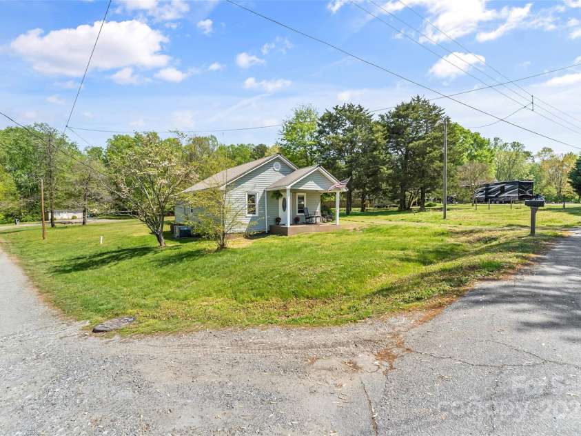 146 37th Street, Hildebran, NC 28601.  MLS# CAR4247650, YatesRealty ID 6702. 