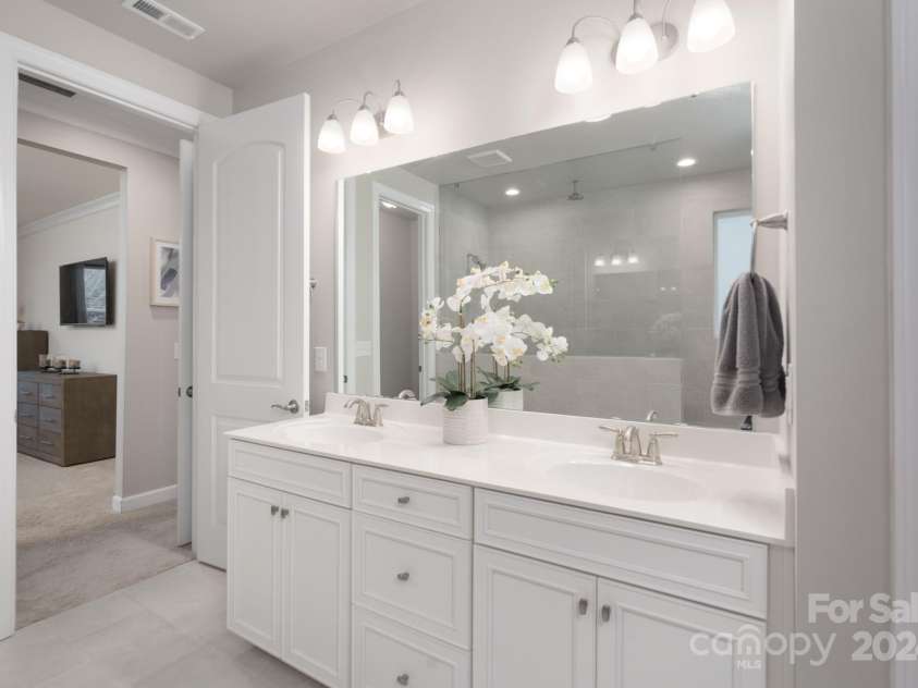 1501 Liberty Row Drive, Fort Mill, SC 29708.  MLS# CAR4196570, YatesRealty ID 6704. Primary Bathroom